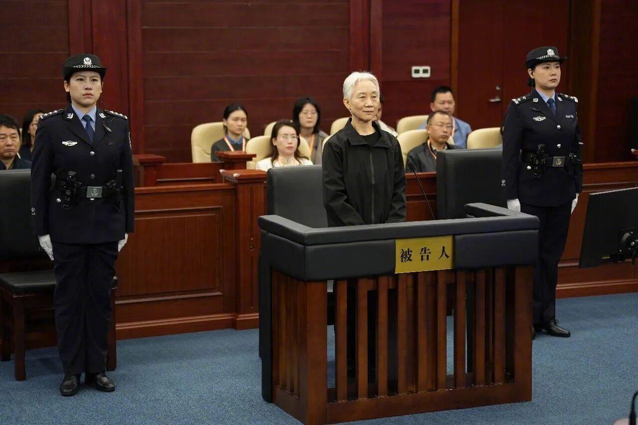 央视新闻消息，2月3日，十四届全国政协人口资源环境委员会原副主任李微微案，在海南