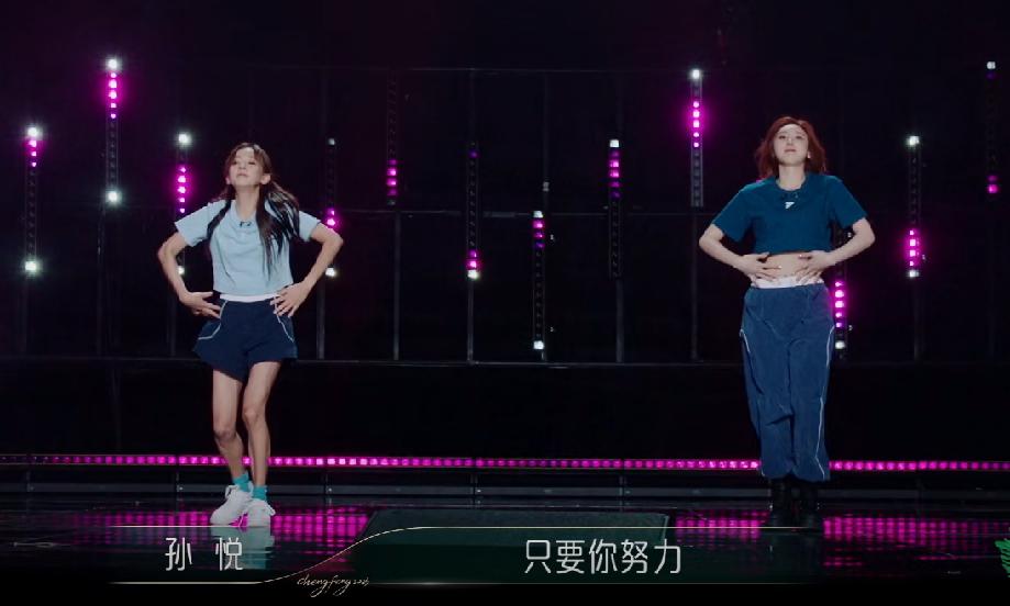 芒果凭实力把小考变成了一场笑话。本来有姐姐淘汰是很伤感的，但是看到留下来的姐姐抱