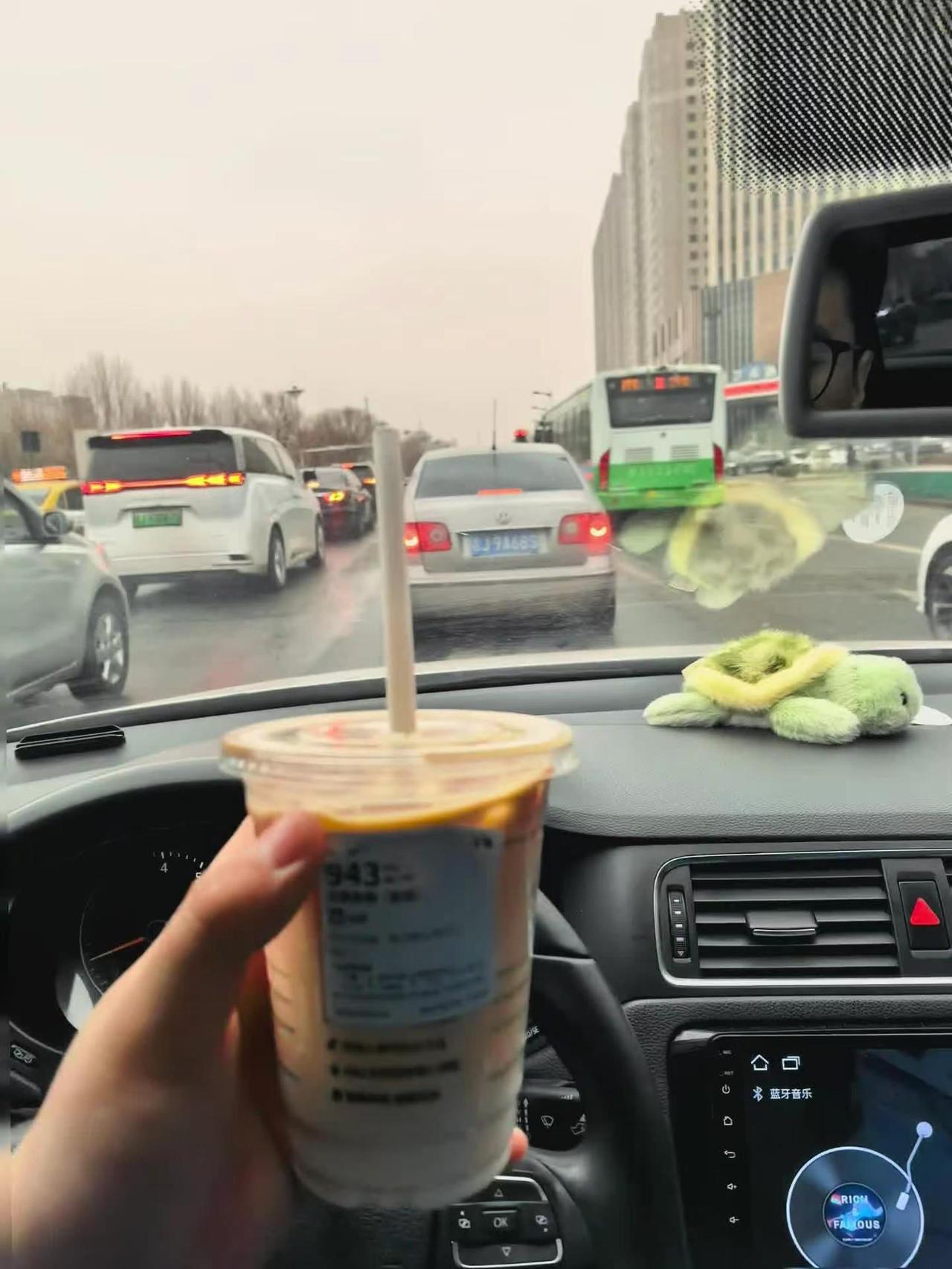 硕大的麦穗拍打着你的脸 重要的不是闭眼 而是问心