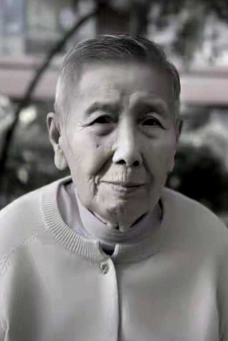 当手机屏幕亮到1:29时，看到“小娇一家人”发讣告——曹奶奶在8月28日凌晨安然