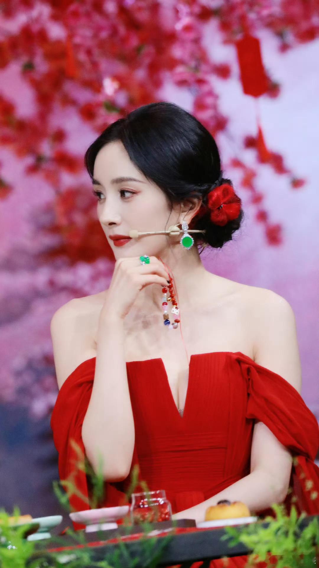 #杨幂说争取不让动漫粉失望#杨幂今晚《狐妖小红娘月红篇》直拍🈶涂山红红穿红也太