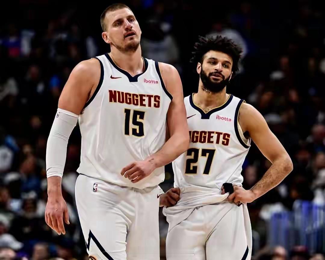 掘金穆雷轰52分+10三分（命中率90.9%），成历史第2位达成该成就的球员。本