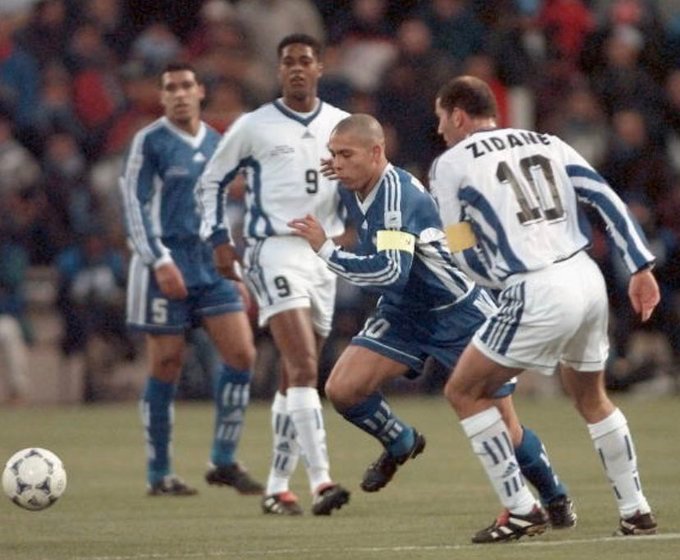 【老照片】 Ronaldo vs Zinedine Zidane. 