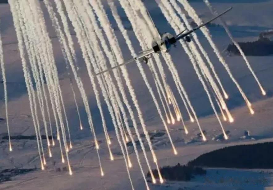 俄空军炮兵轮番出动，24小时强攻92次，在场乌军丢下武器掉头就跑

来源:海峡快