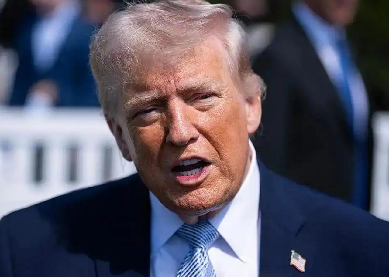 伊朗：美以相关的船只，不能通过霍尔木兹海峡。
美国：全世界的船只，都别想通过赫尔