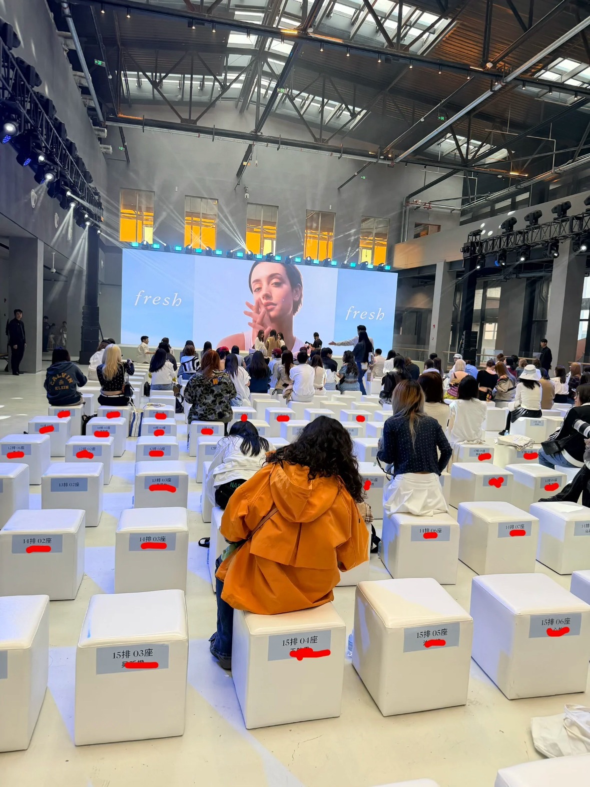 cortis今日上海活动是全实名制。。每个座位都写了粉丝本名