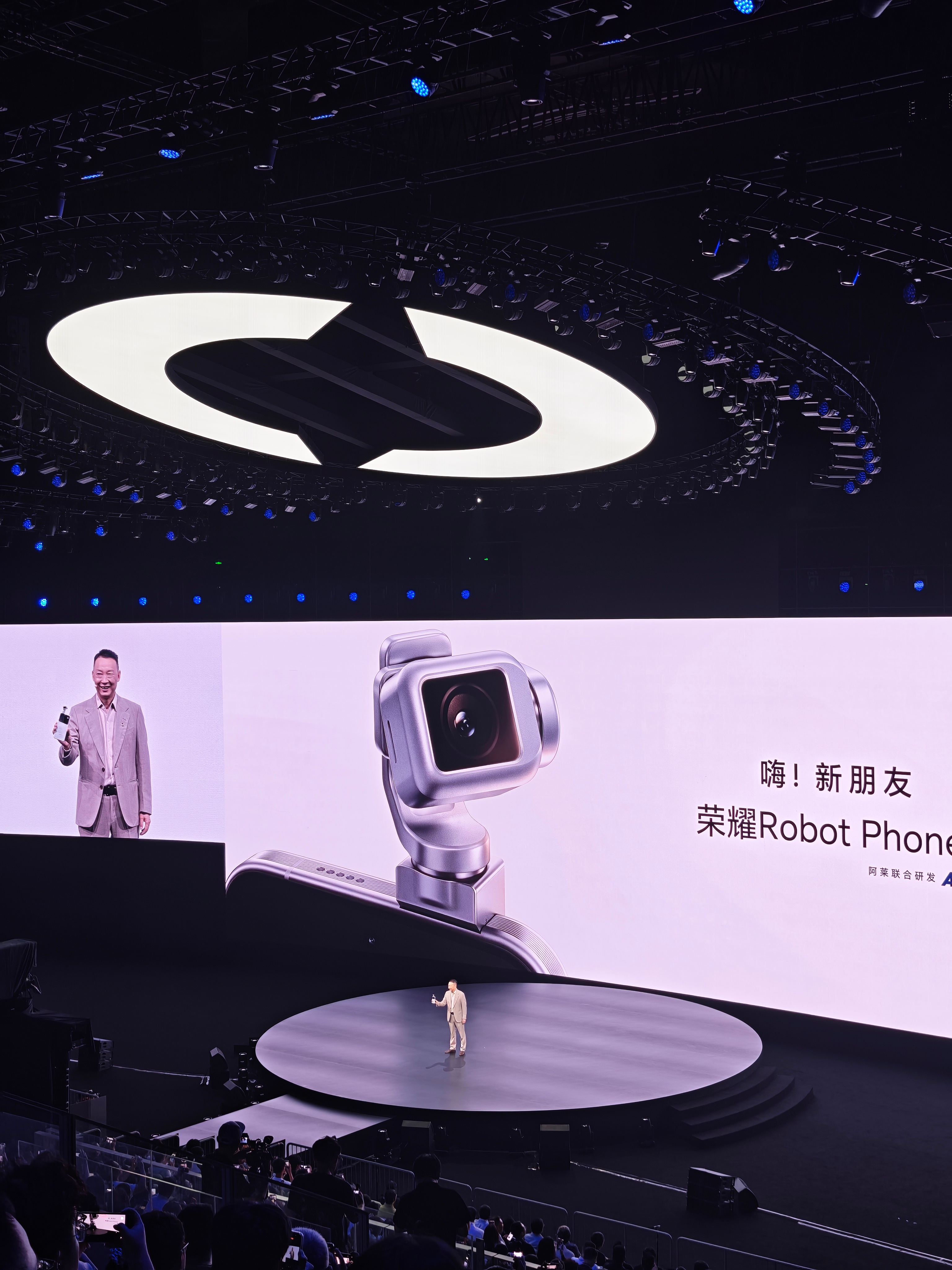 荣耀RobotPhone正式登场了科技数码荣耀robot phone数码资讯