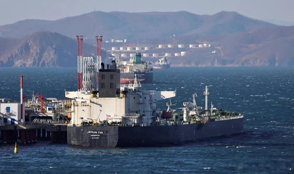 特朗普失算！俄伊打通里海航道，美国根本管不着霍尔木兹海峡封锁还没见效，特朗普又栽