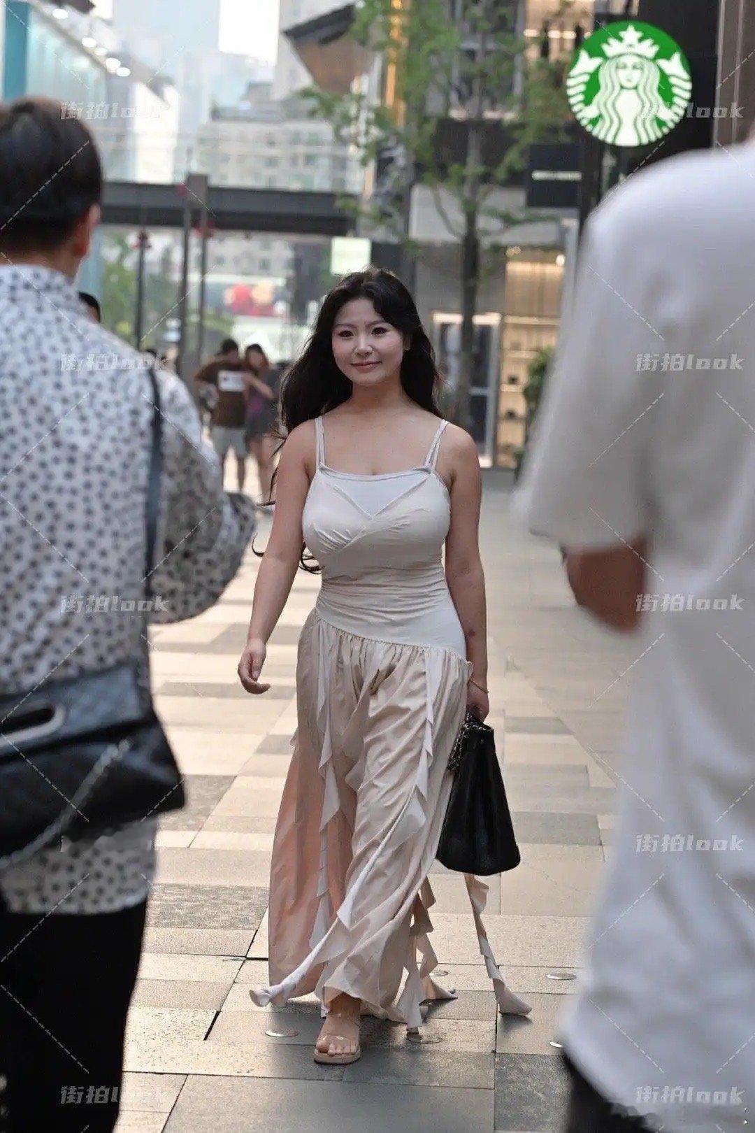 为什么会有街拍摄影师，靠什么盈利呢，还是就是单纯的爱好 ​​​