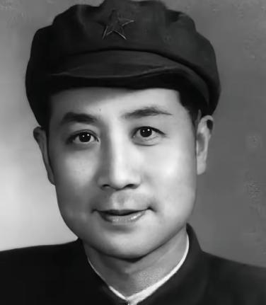 1946年，戴笠收到告密，称军统局内潜有地下党。他当即震怒，可当他瞥见检举信上那