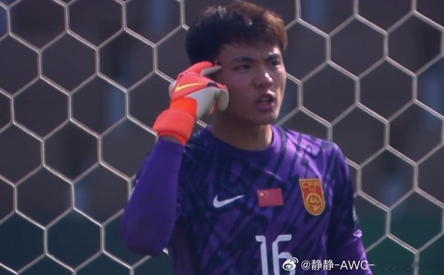 高光集锦全是李昊扑救心疼李昊今晚连续扑出必进球、高光集锦全程刷屏扑救名场面，球迷