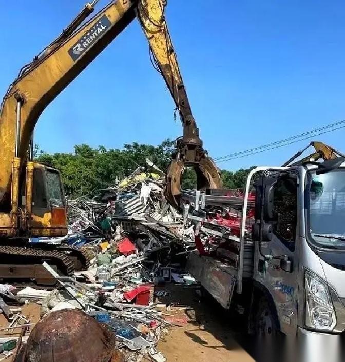 西安那对夫妻，官司打赢了，人却彻底废了。两个把他们车拆了卖废铁的，已经进了号子。