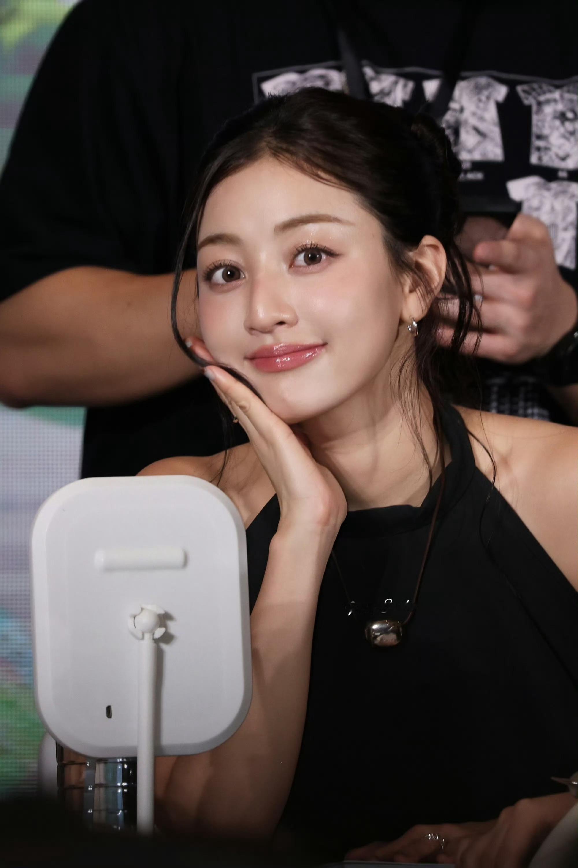 朴志效完全是标准浓颜大美女 