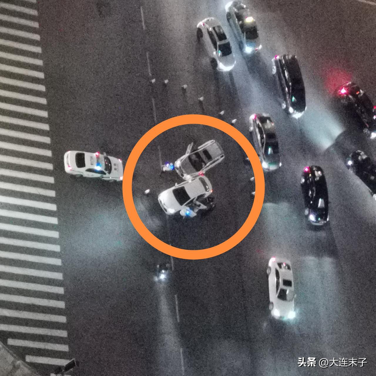避开东港国际会议中心的十字路口（平安银行与富力中心这条马路），这里有交通事故发生