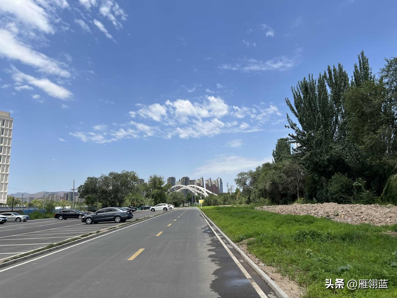 兰州今天的天气已经经过了八变脸，早晨6、7:00是阴天，早晨八九点是晴天，上午1