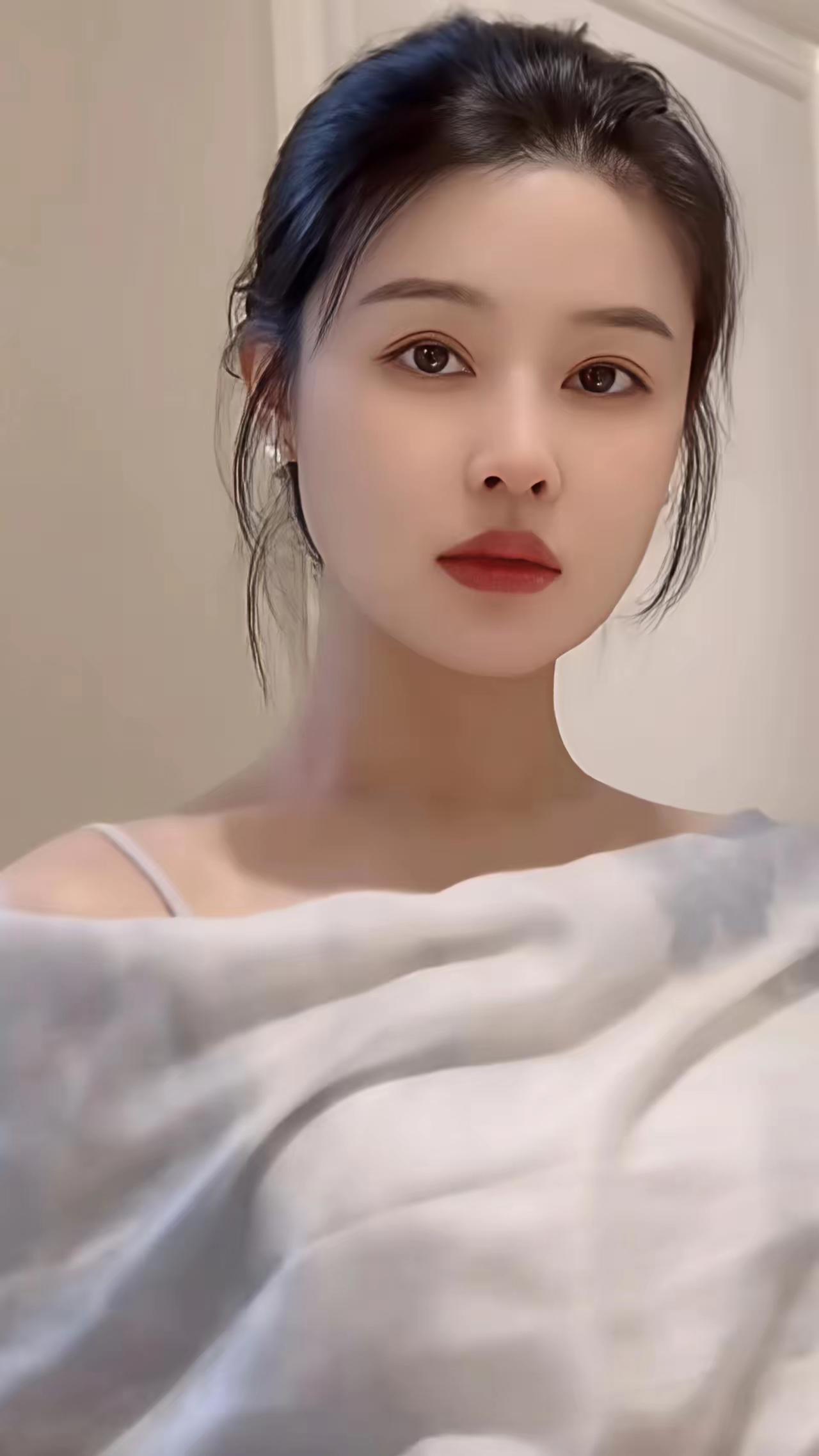 温柔优雅的自拍，清新自然，气质满满！