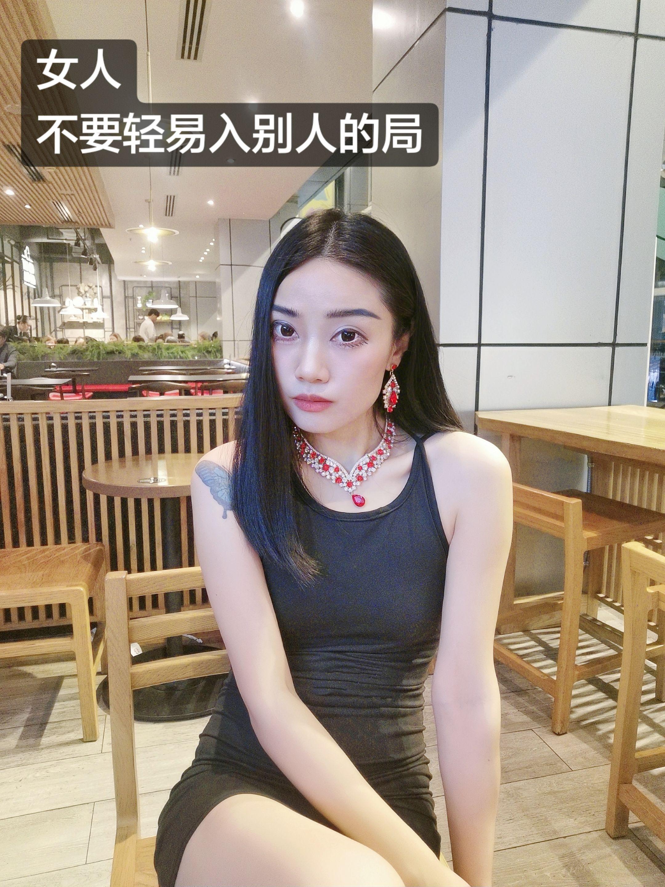 不轻易入别人的局，别人就左右不了你的情绪。生活里绝大部分的身不由己、精...
