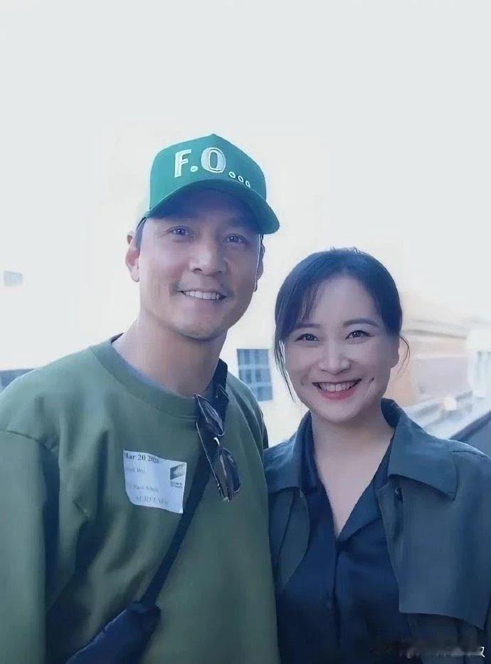 一张吴彦祖发的，一张贾玲助理发的 ​​​