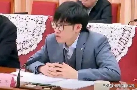 Deepseek创始人梁文峰的6个厉害之处：1、他1985年出生于广东农村，家庭