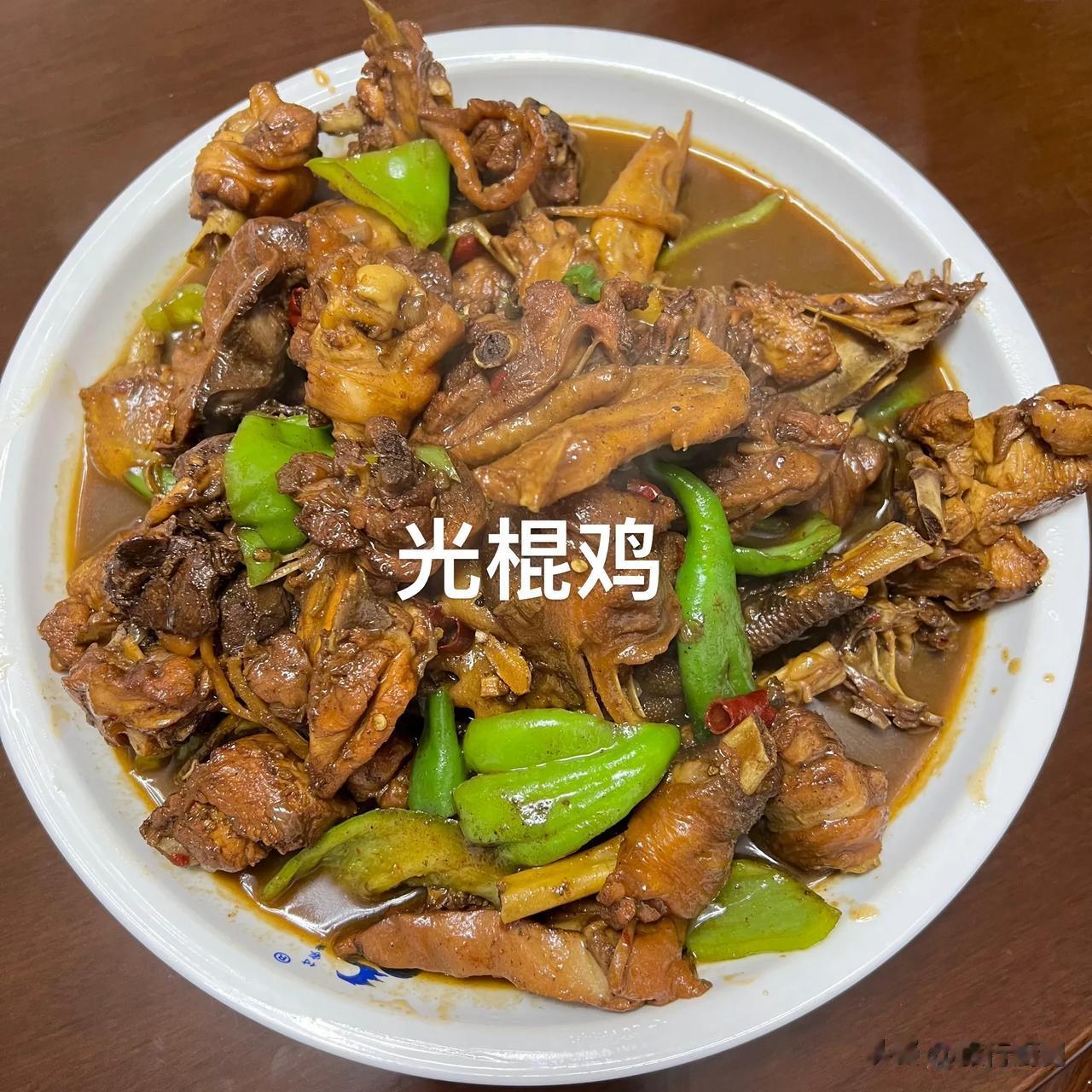 山东临沂蒙阴县是个好地方，这里不仅炒鸡做的好吃，各种饭菜都挺好吃哒！[憨笑]

