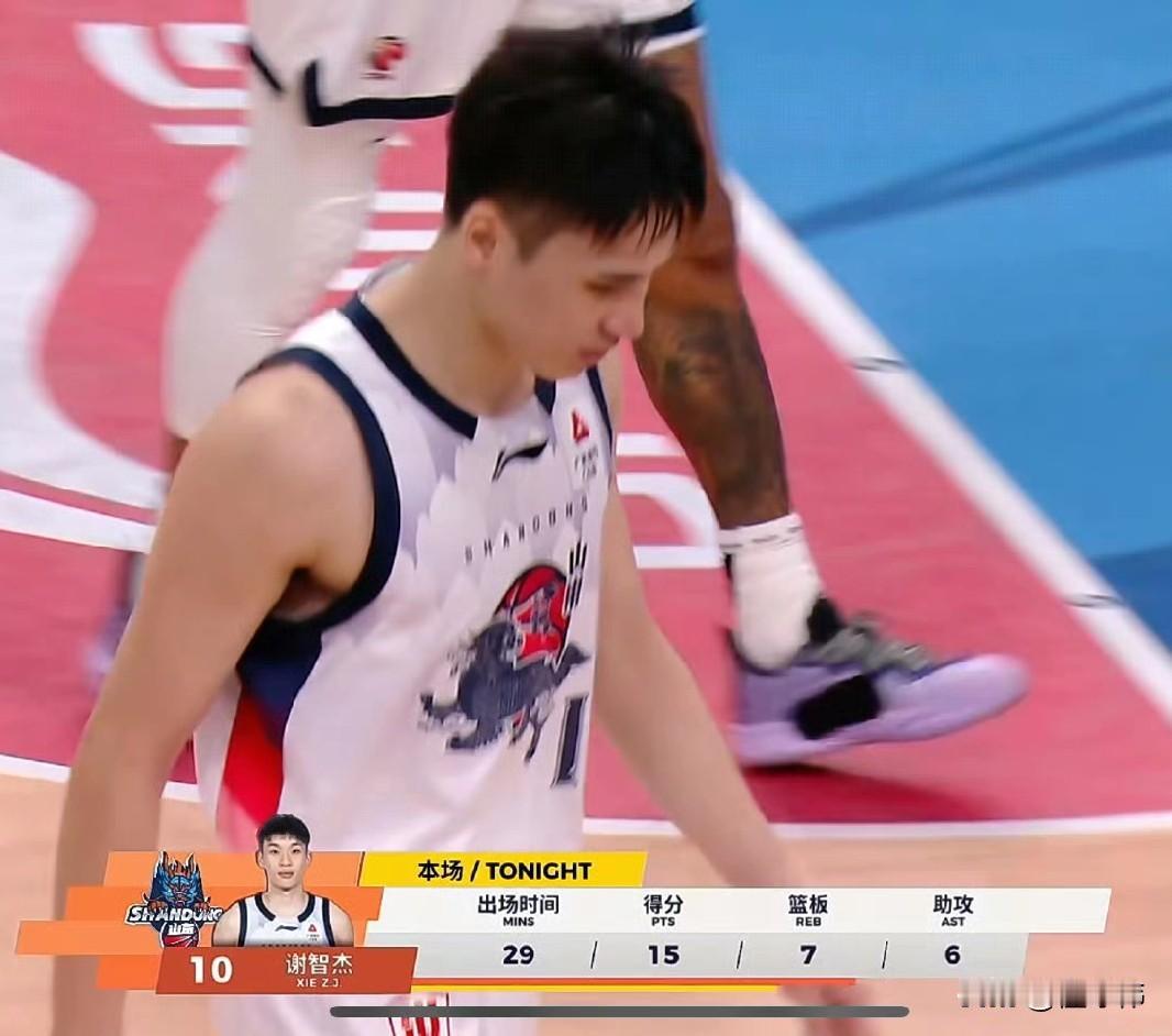 克里斯谈谢智杰：

“这个年轻人真的太棒了。”

“他今晚挺身而出。”

“他是