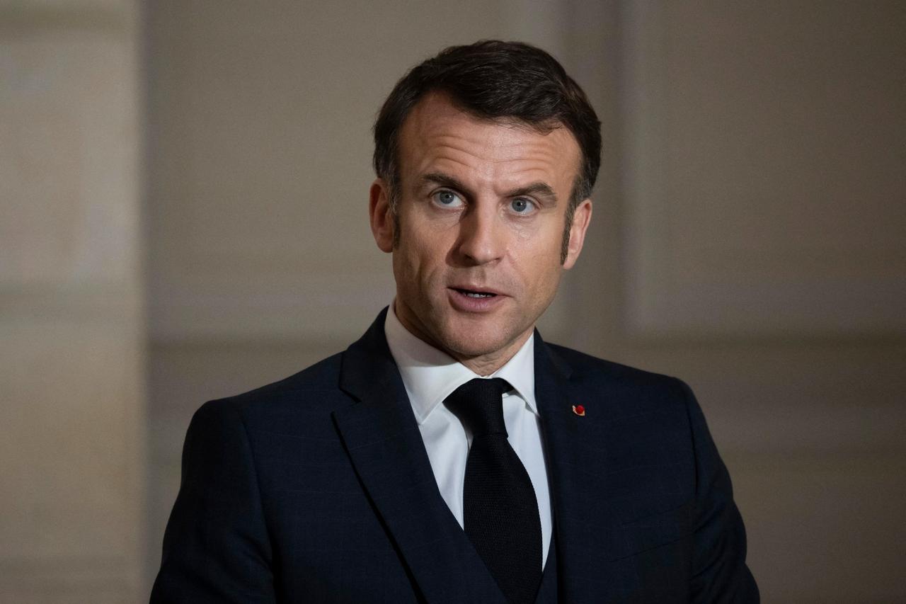 法国人急了！很多人以为马克龙这次是来谈合作的。错了！真相是，他是来“求饶”的！当