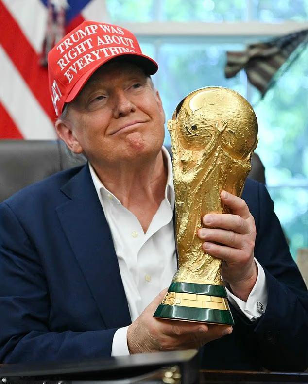 【国际足联主席：特朗普将成世界杯决赛主角，将亲自向冠军颁奖杯】

国际足联主席詹