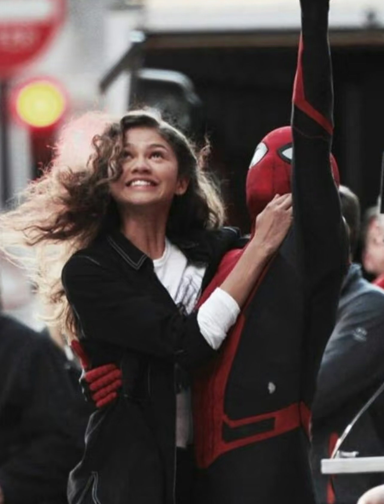 Zendaya ✖️ Tom Holland 收集《蜘蛛侠》片场糖🍬 
