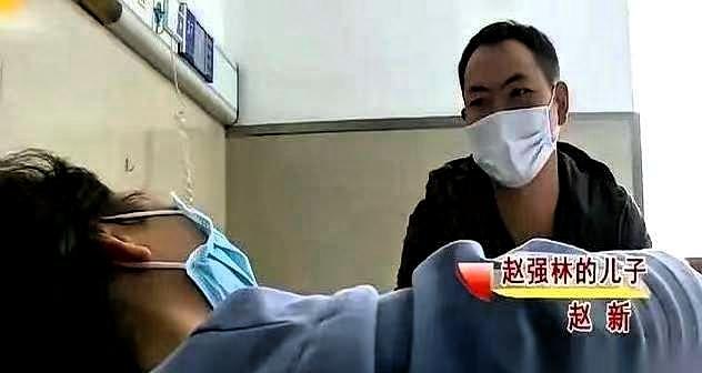 湖南长沙，一个30岁的木工赵新，刚跟前妻离了一年，工地上闲聊，一句话砸进他耳朵里