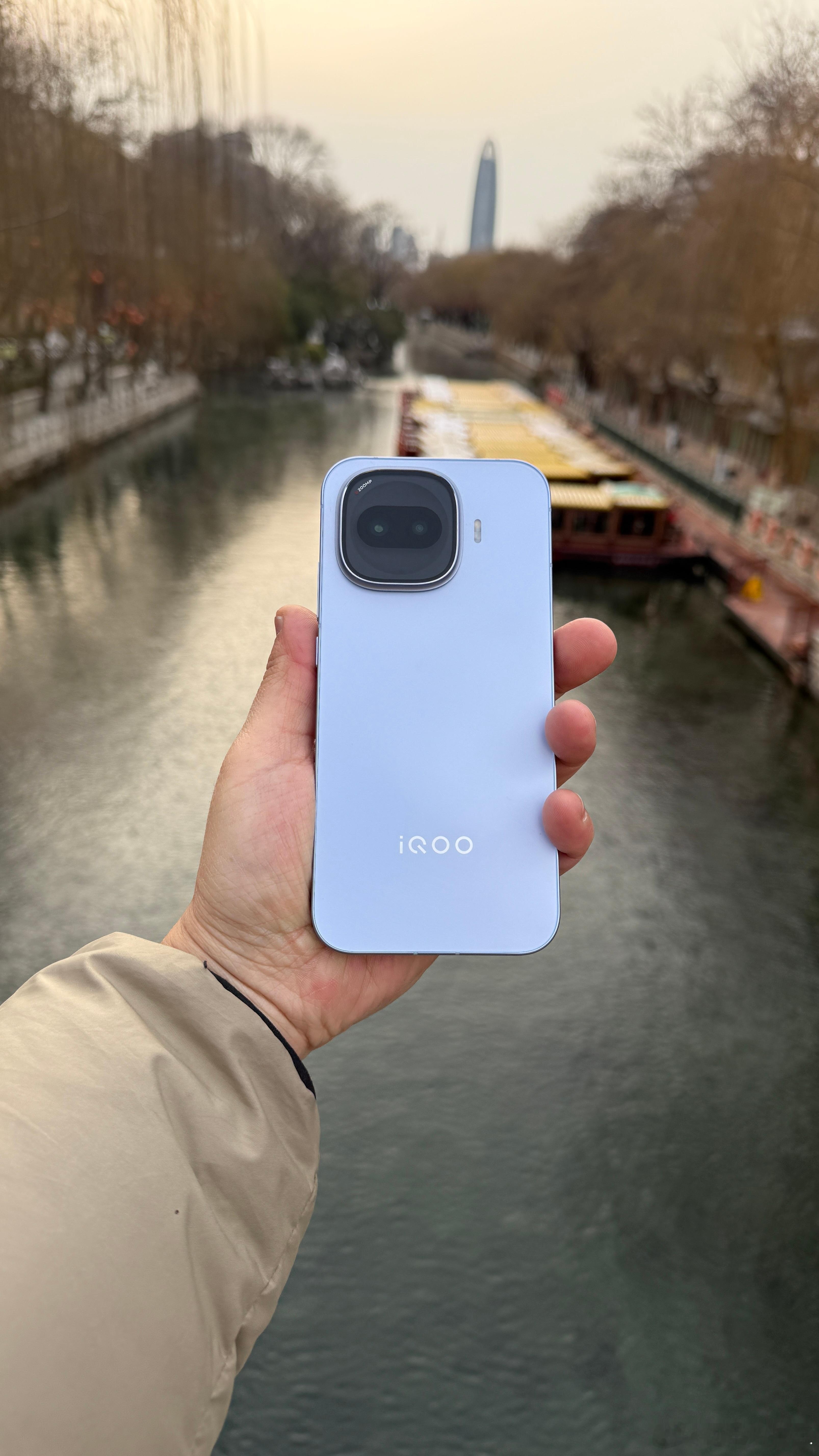 讲真，这个沧浪浮光的配色挺耐看的，下次再找个海边给ta来组美照吧 