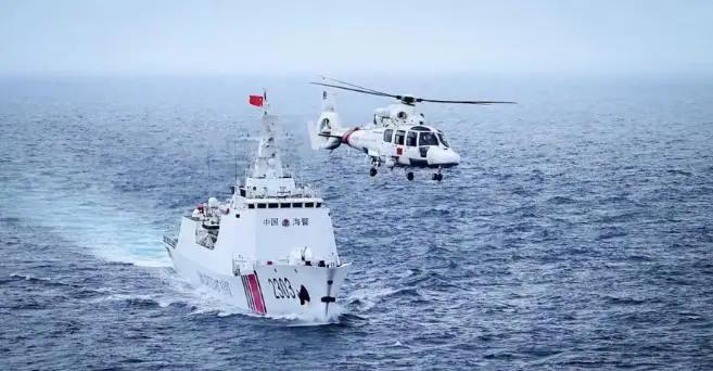 6 月 9 日台海东部海域上演荒诞一幕：台湾海巡船用中英文双语广播，对着过往外国