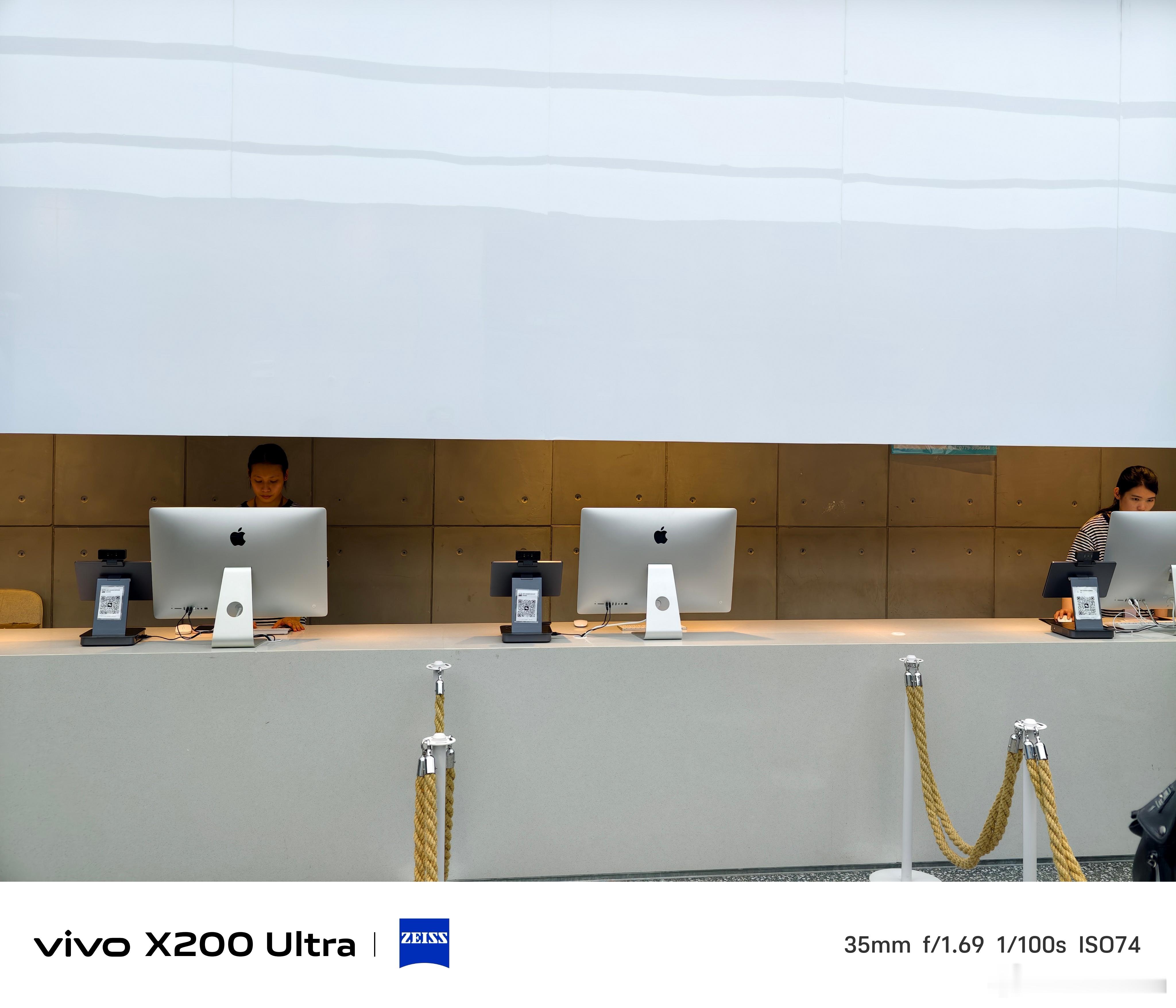 这酒店前台学习苹果店浓浓的Apple Store风格  ​​​