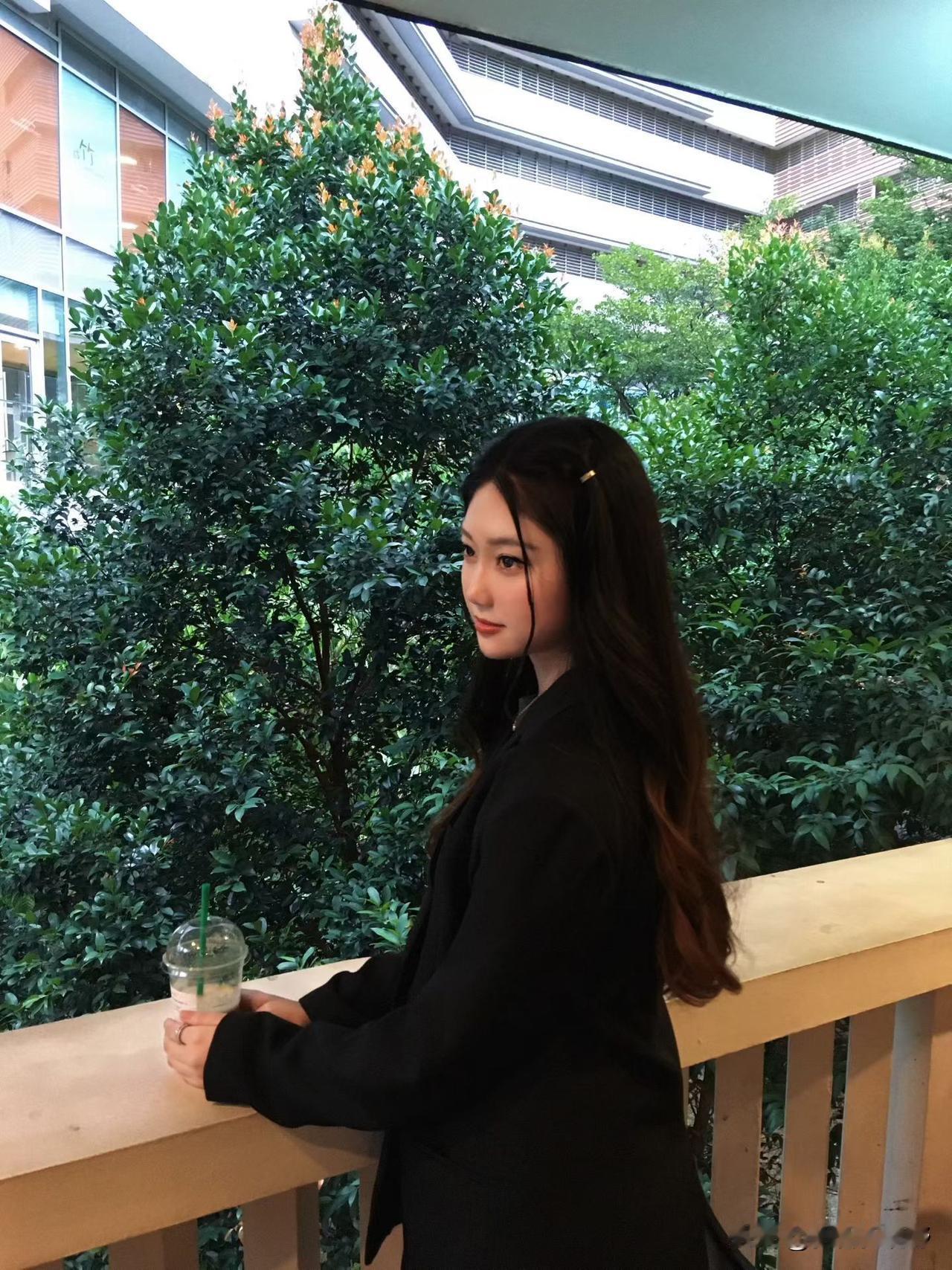 都市少女在绿意中享受咖啡时光🌿☕️打卡邮轮母港 泰国还是出游的好选择吗 邮轮度