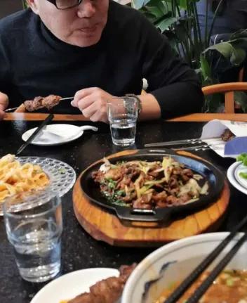 男人到了中年后，建议：不走二亲，不喝三酒，真不是人情冷漠，都是现实！


众所周