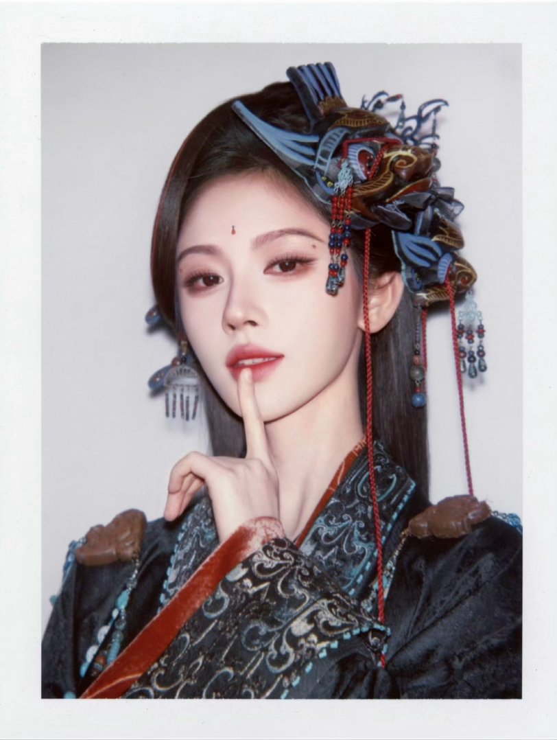 jjy鞠婧祎苏绿夏  jjy鞠婧祎万花世界 小猫੭的世界下了小雨ಣ