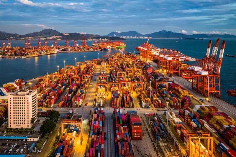 很难，会摩擦不断。因为美国秉持利益第一、美国优先的霸权思想，这与中国倡导的平等交