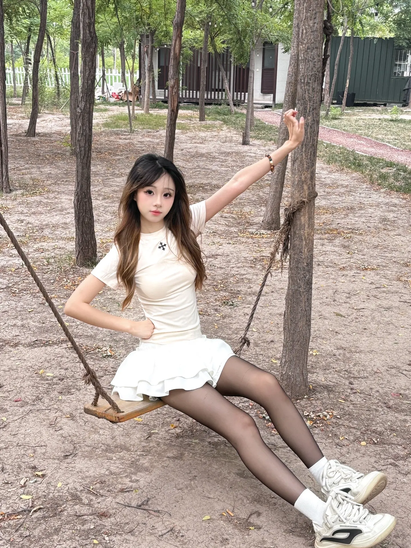 长得乖就行了你管我乖不乖。