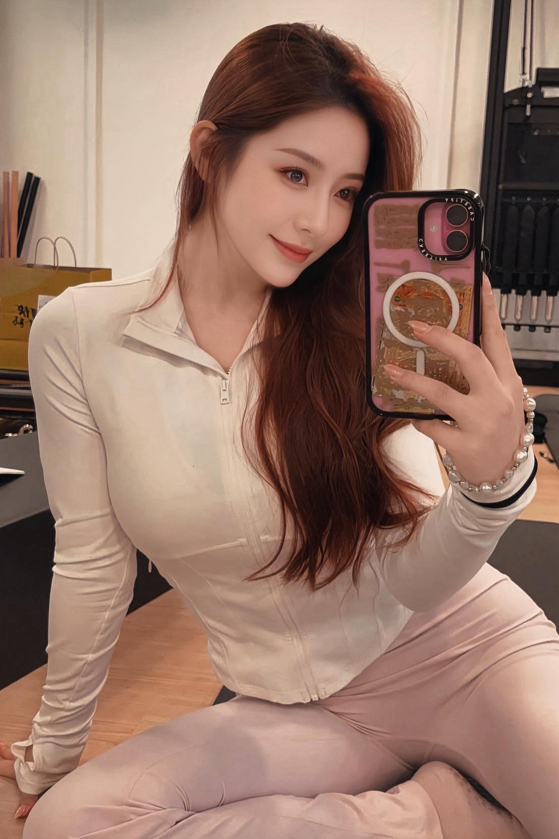 本来有些压抑去楼下跑步，路过便利店逛了十多分钟，愣是没找到自己想吃的，最后打算了