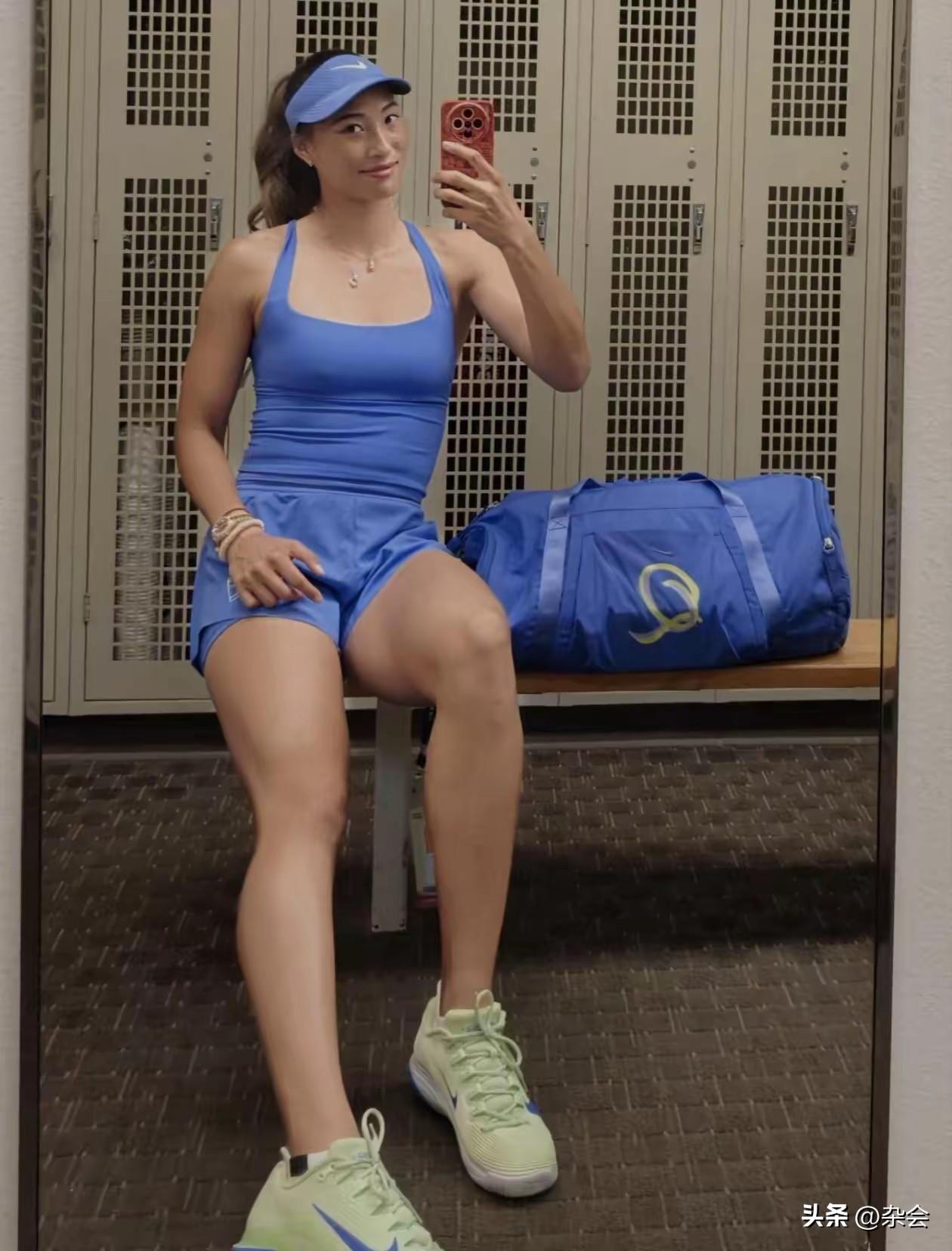 郑钦文又更新耐克新装备啦！她发文：“我的阳光双赛新装备2026，耐克总是能做出很