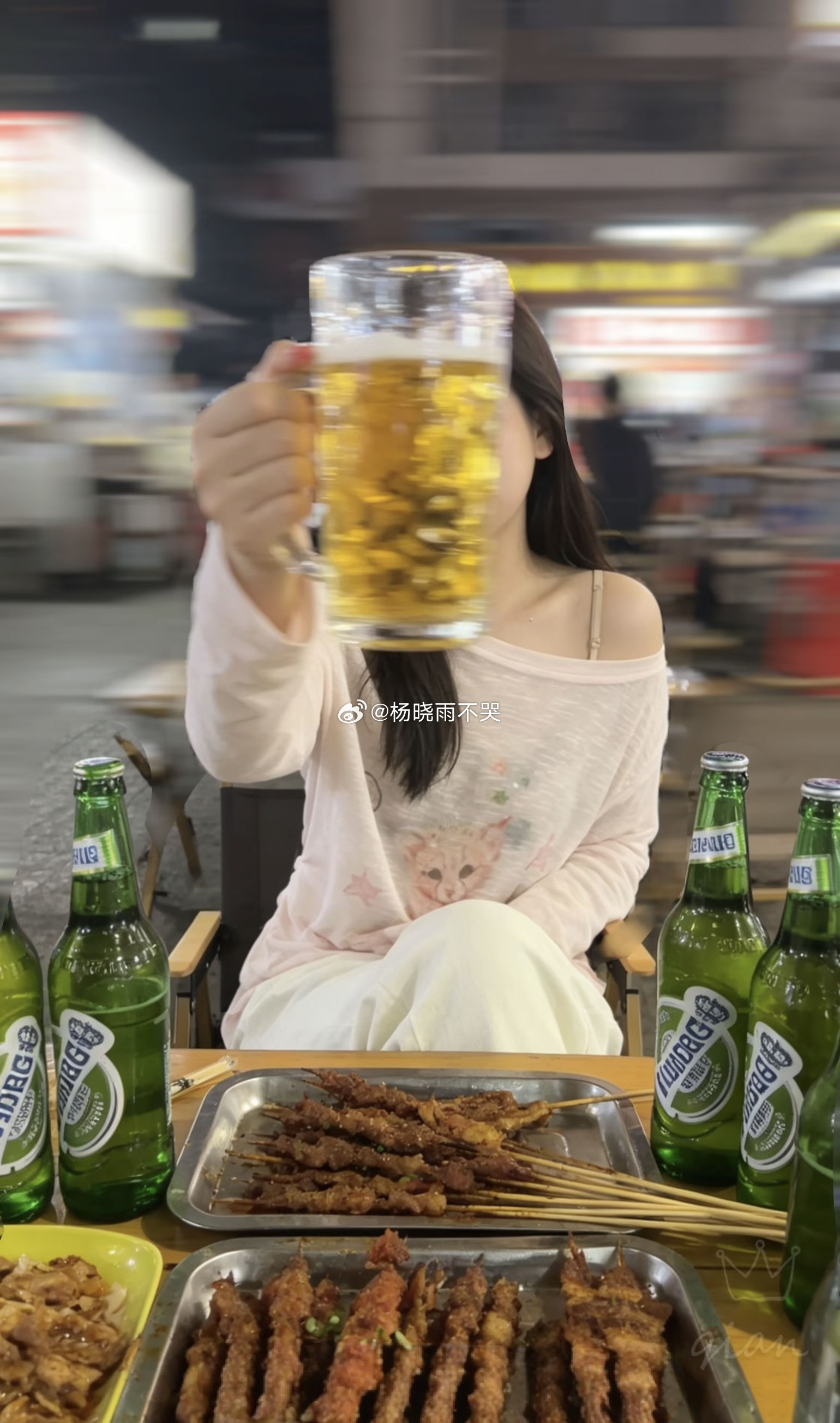 闺蜜喝酒不问度数，喝完不问去处。 