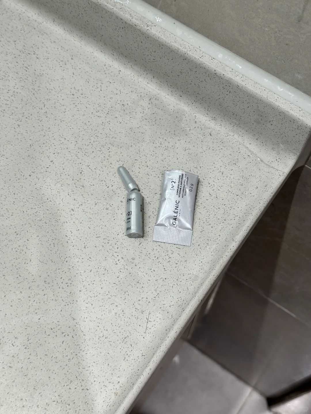 乱买的。。。。脸居然紧了🥲