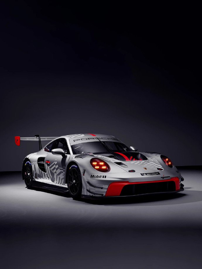 保时捷2026款911 GT3 R！ 沿用4.2升水平对置六缸自然吸气发动机，输