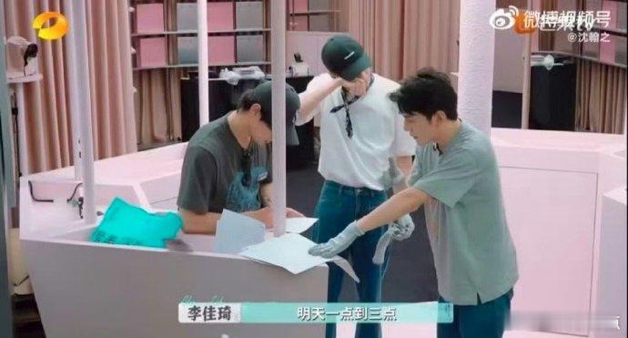 工资基础工作量不基础巴黎开店，工资基础得不能再基础，工作量却像洪水猛兽，不过咱还