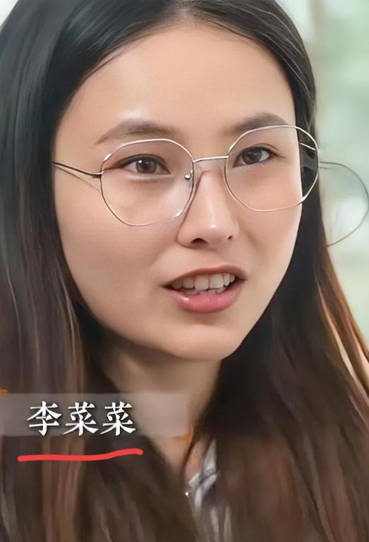 浙江，95后女孩患不死癌症，瘫痪在床，家人放弃让其自生自灭！女孩不认命，坐着轮椅