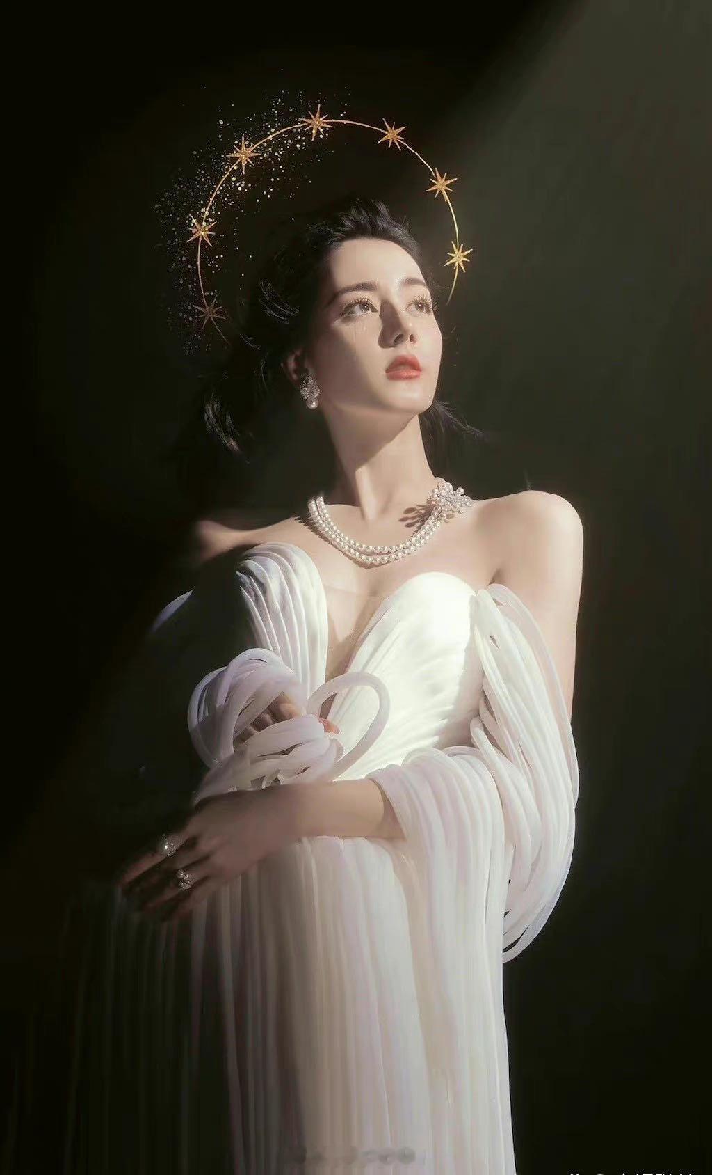 妈耶，迪丽热巴这张好好看！2024年能等到迪丽热巴的红毯吗[憧憬] ​​​