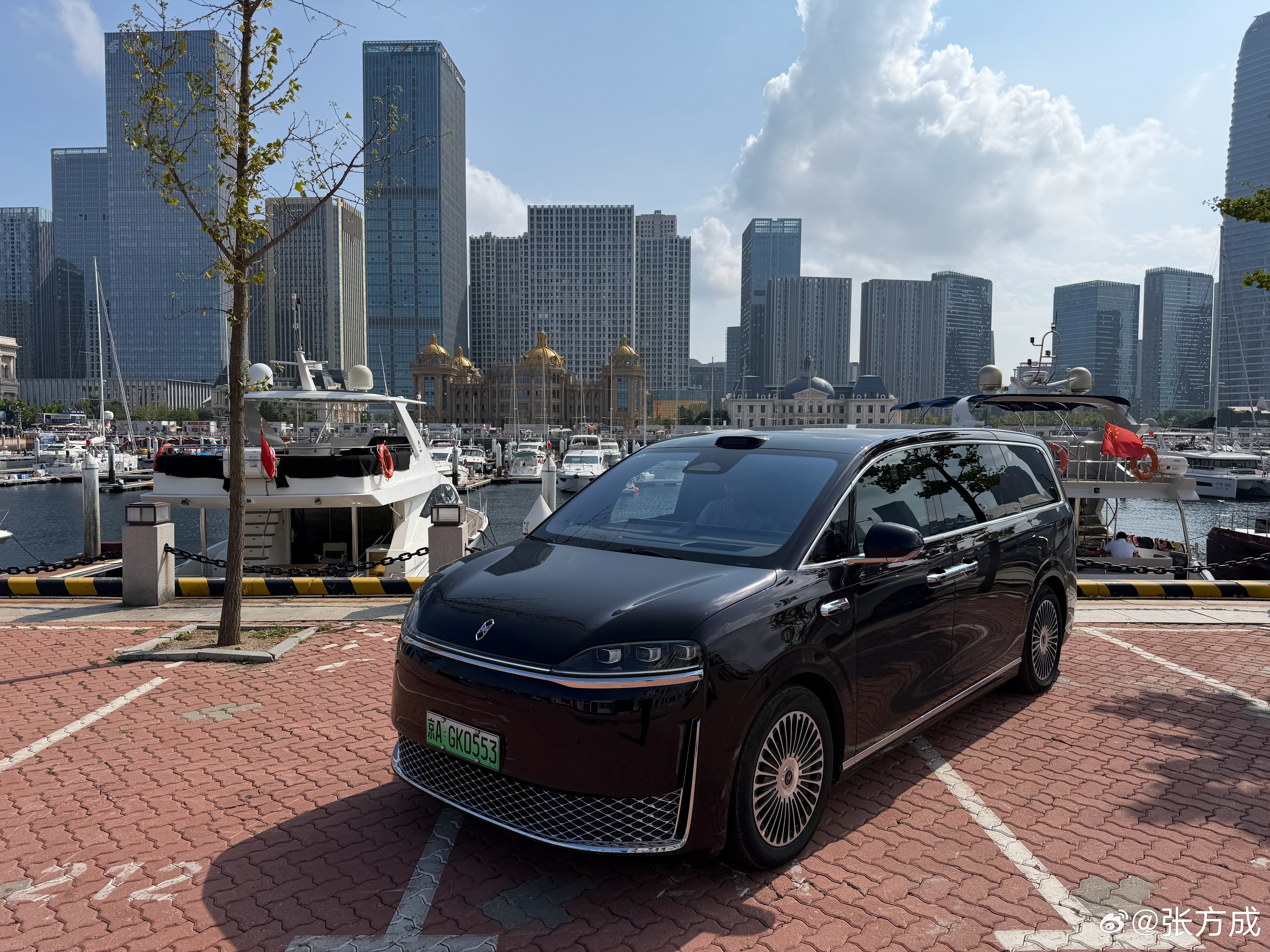 智界V9借了一台智界V9体验了一段3000KM纯新的增程顶配所有配置都选满啦颜值