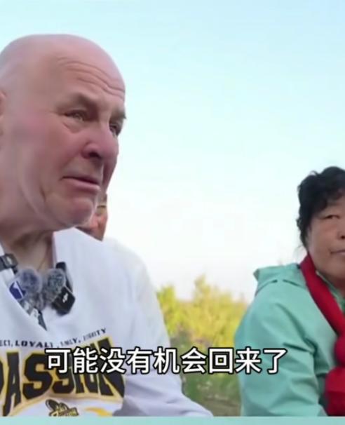 塞考斯说：这次我要走了，可能没机会再回来了……话还没说完，他就忍不住眼泪直流。临