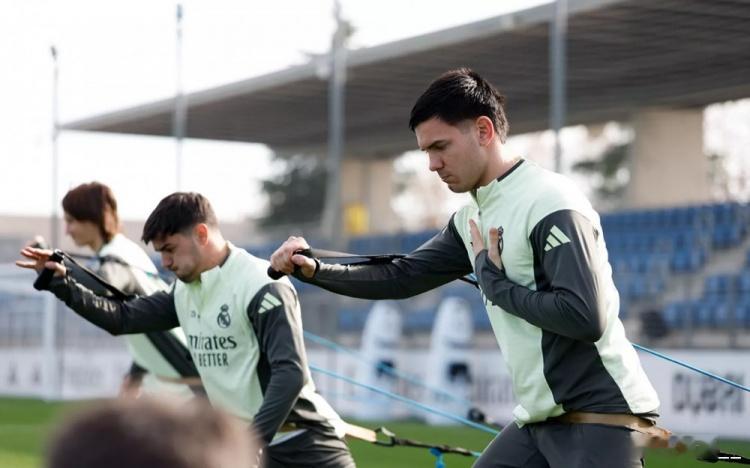 备战曼城！ 北京时间12月11日凌晨4:00，欧冠联赛阶段第6轮，皇马将坐镇主场