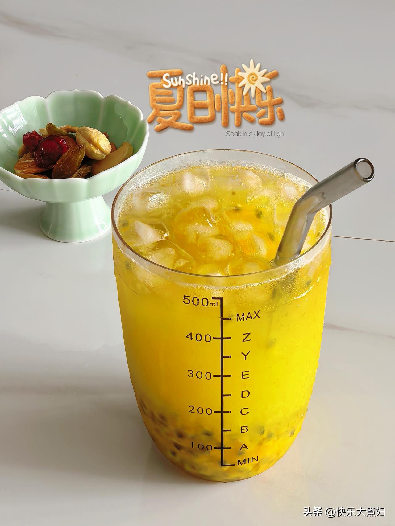 粉蒸肉吃完了，还剩了一点蒸肉米粉
昨天炒的辣椒香干小炒肉
装一点点饭，直接微波炉