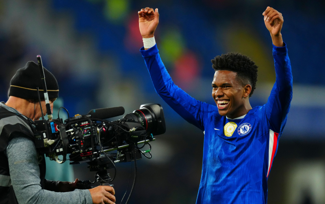 邮报：18岁埃斯特旺正迅速成为切尔西球迷新宠，被寄予厚望11月29日讯 《邮报》